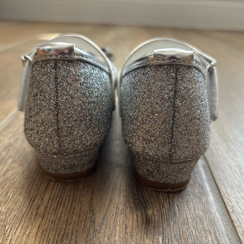 Shimmering Silver Kids Dress Shoes with Bow Size 10 Toddler - Picture 5 of 6